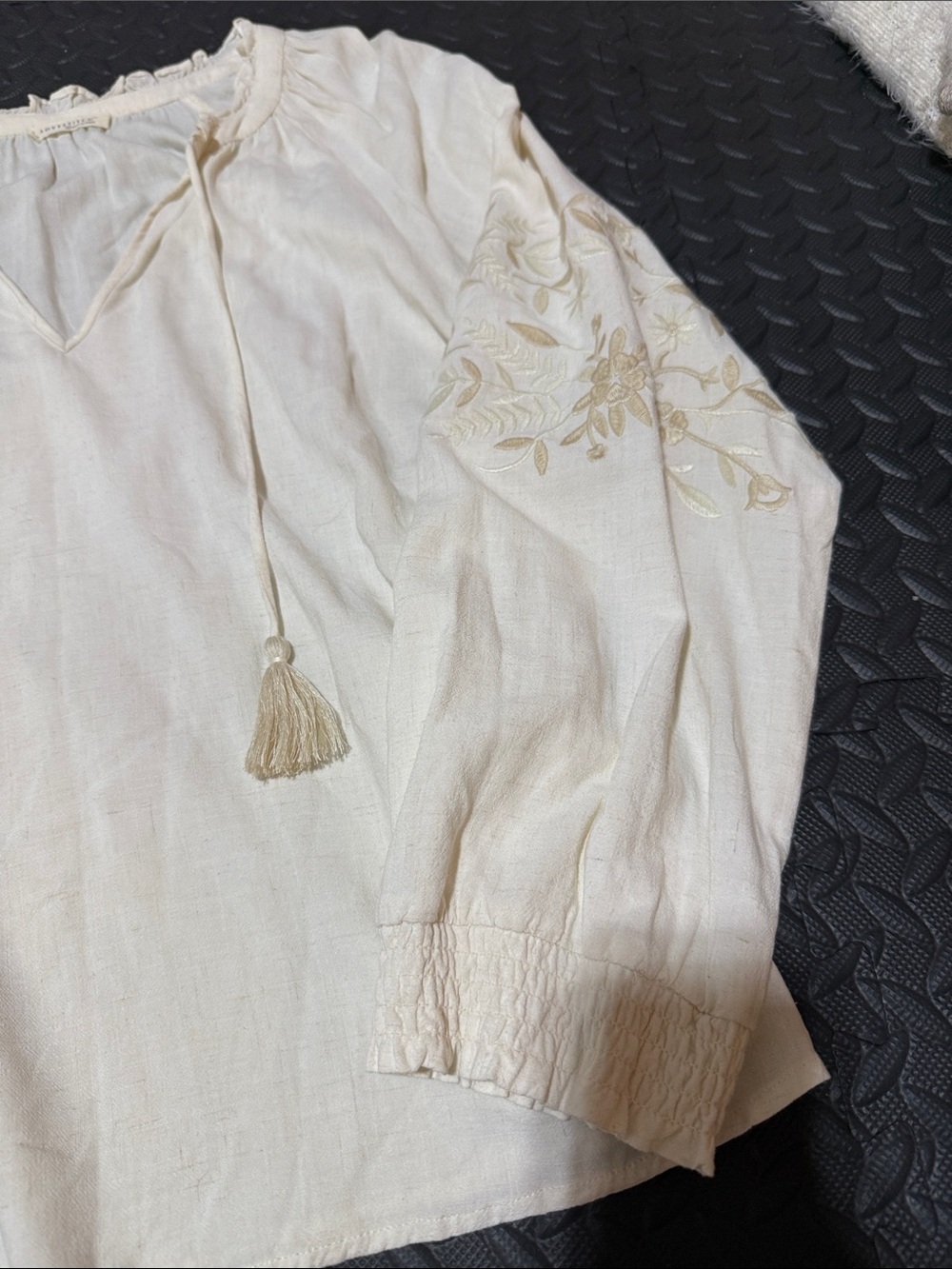 lovestitch women’s Elin Embroidered Peasant Top Large tassels - Picture 5 of 8